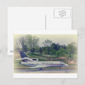 HDRBlackTailPlaneRedStripesOnRunway-.jpg Postkarte (Vorne/Hinten)