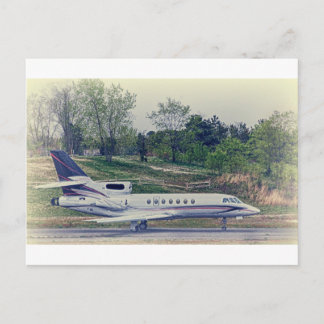 HDRBlackTailPlaneRedStripesOnRunway-.jpg Postkarte