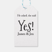 He asked she said yes engagement party name simple geschenkanhänger (Rückseite)