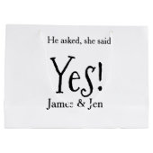He asked she said yes engagement party name simple große geschenktüte (Rückseite)