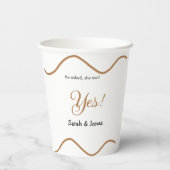 He asked she said yes engagement simple minimal pappbecher (Rückseite)