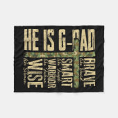 He Is G-dad Camo Religious Father's Day Christian  Fleecedecke (Vorderseite (Horizontal))