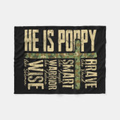 He Is Ppy Camo Religious Father's Day Christian Da Fleecedecke (Vorderseite (Horizontal))
