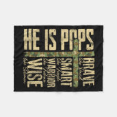 He Is Ps Camo Religious Father's Day Christian Dad Fleecedecke (Vorderseite (Horizontal))