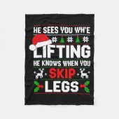 He Sees You Lifting Skip Legs Gym Enthusiasts Funn Fleecedecke (Vorderseite)
