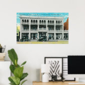 Head-On View des Tremont Hotel Red Bluff, CA Poster (Heimbüro)