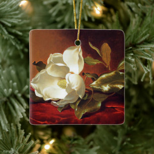 Heade - Eine Magnolie auf rotem Samt Keramikornament