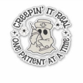 Healthcare Halloween, Creeping It Real One Patient Aufkleber (Vorderseite)