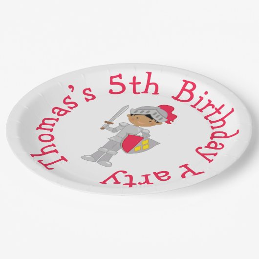 Hear Ye Blonde Niedlich Knight Pappteller (Schrägansicht)