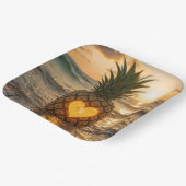 Heart Carved In a Pineapple On a Beach Pappteller (Gewinkelt)