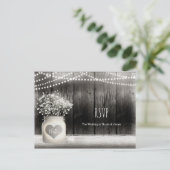 Heart Mason Jar & Babys Breath Rustic Wedding RSVP Einladungspostkarte (Stehend Vorderseite)