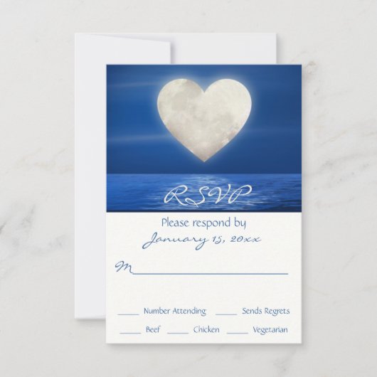 Heart Moon Over Water Beach Hochzeit RSVP Karte (Vorderseite)