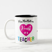 Heart of a Teacher Gift Pink Black Script Zweifarbige Tasse (Links)