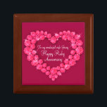 Heart ruby Hochzeitstag Ehefrau Geschenkboxen<br><div class="desc">Hübsche rubingrafische Wirkung halten Sake-Schmuckstück Geschenkboxen. Ideal,  um Ihre Ehefrau bei einem Ruby-Jubiläum oder einem anderen besondere Anlass ein besonderes Geschenk zu schenken. Geschenkboxen lautet: "Zu meiner wunderbaren Ehefrau Jenny. Happy Ruby Anniversary",  oder kann mit Ihren eigenen Worten angepasst werden. Exklusives Design von Sarah Trett.</div>