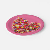 Heart-shaped Floral Valentine Love Arrangement Pappteller (Schrägansicht)