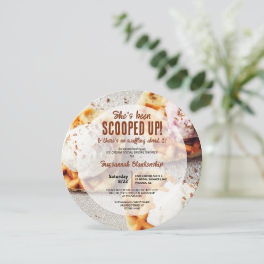 Heart Shaped Waffle Scooped Ice Cream Round Dusche Einladung (Stehend Vorderseite)