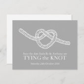 Heart Tying the Knot Hochzeit speichern Sie die Da Ankündigungspostkarte (Vorne/Hinten)