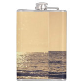 Heartbeat Love – Minimalist Romantic Design Flachmann (Rückseite)