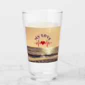 Heartbeat Love – Minimalist Romantic Design Glas (Vorderseite)