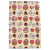 Hearts and Cupcakes Wrapping Paper Mittlere Geschenktüte (Vorderseite)