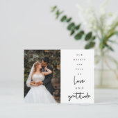 Hearts are Full Script Wedding Foto Vielen Dank Postkarte (Stehend Vorderseite)