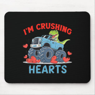 Hearts Crusher Monster Truck zerquetscht ein rotes Mousepad