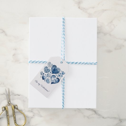 Hearts in Delft Blue, valentine, customizable Geschenkanhänger (Mit Garn)