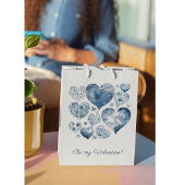 Hearts in Delft Blue, valentine customizable Mittlere Geschenktüte