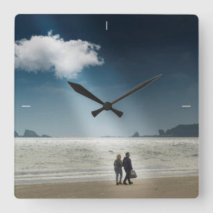 Hearts on a Beach. Quadratische Wanduhr