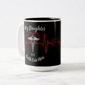 Heath Care Hero Daughter Zweifarbige Tasse (Vorderseite Links)