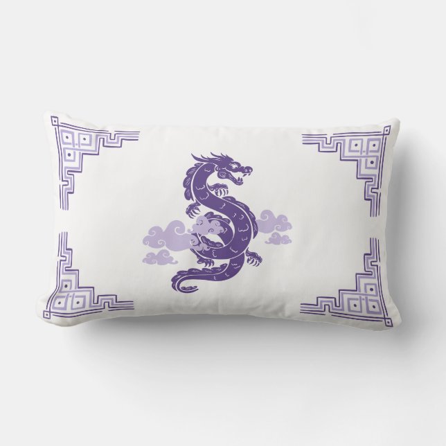 Heather Lila Chinoiserie Dragon and Clouds Lendenkissen (Vorderseite)
