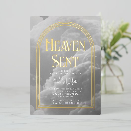 Heaven Sent Clouds Golden Neutral Baby Dusche Folieneinladung (Stehend vorne)