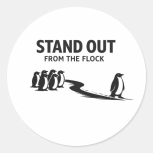 Hebe dich von der Herde ab – Minimaler Pinguin Mot Runder Aufkleber
