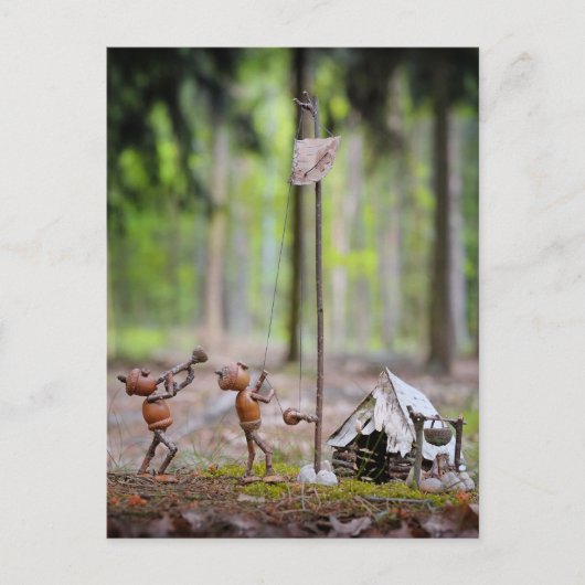Heben der Flagge im Lager. Summer Camping Postkarte (Vorderseite)
