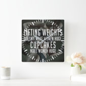Heben gegen Cupcakes machen Frauen riesig - Funny Quadratische Wanduhr (Zuhause)