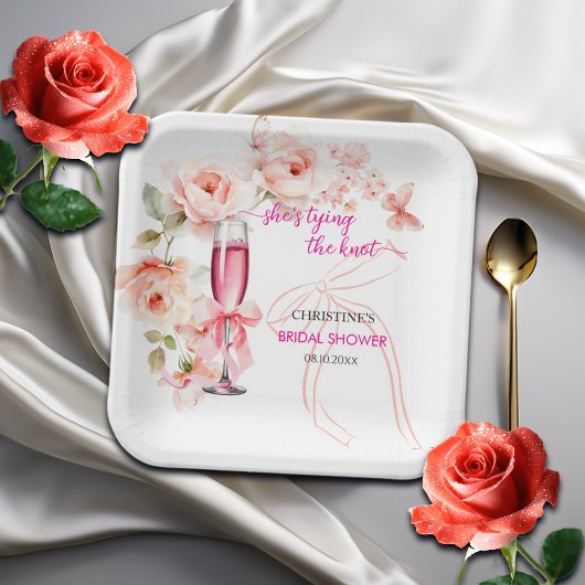 Heben Sie das Glas, das sie das Brautparty des Kno Pappteller