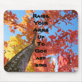 Heben Sie Ihre Waffen bis zu Gott und singen Sie m Mousepad