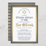 Hebräischer Name Bar Mitzvah Elegant Gold White &  Einladung<br><div class="desc">Laden Sie Ihre Familie und Freunde zu einer eleganten Bar mitzvah Zeremonie ein und feiern Sie mit dieser modernen Marineblau, Weiß und Imitat Goldfolie. Der gesamte Text ist einfach zu verändern, sodass er jeden beliebigen Wortlaut in Bezug auf den Dienst, die Tora-Lektüre und das Party enthalten kann. Das Design umfasst...</div>