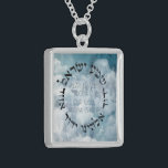 Hebrew Shema Israel Judengebet Torah/Bibel Sterling Silberkette<br><div class="desc">Eines der beiden wichtigsten Gebete im Judentum beginnt mit den Worten: "Hören Sie, Israel, Adonai ist unser Gott, Adonai ist eins" (Deuteronomie 6:4). Ein inspirierend Design und eine schöne Dekoration für jüdische Räume. Im hebräischen Original wird Gottes Name aus Respekt vor seiner Heiligkeit mit einer leichten Änderung (Buchstaben statt ihm)...</div>