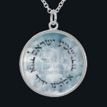 Hebrew Shema Israel Judengebet Torah/Bibel Sterling Silberkette<br><div class="desc">Eines der beiden wichtigsten Gebete im Judentum beginnt mit den Worten: "Hören Sie, Israel, Adonai ist unser Gott, Adonai ist eins" (Deuteronomie 6:4). Ein inspirierend Design und eine schöne Dekoration für jüdische Räume. Im hebräischen Original wird Gottes Name aus Respekt vor seiner Heiligkeit mit einer leichten Änderung (Buchstaben statt ihm)...</div>