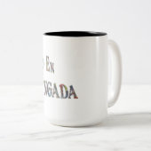 Hecho En La Chingada Zweifarbige Tasse (VorderseiteRechts)