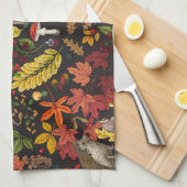 Hedgehogs and autumn forest flora on black geschirrtuch (Viertel Falte)