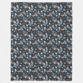 Hedgerow Vines Romping Rabbits Fleecedecke (Vorderseite)