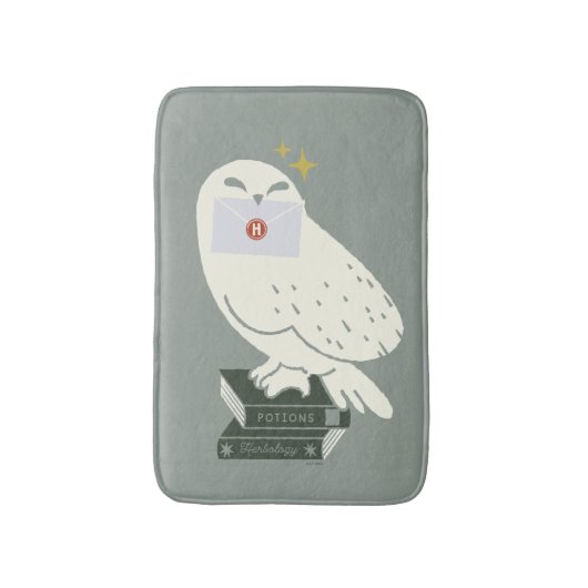 Hedwig mit Brief Whimsical-Zeichnung Badematte (Vorderseite Vertikal)