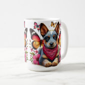 Heeler Puppy umgeben von Schmetterlingen und Blume Kaffeetasse (VorderseiteRechts)