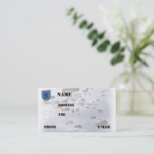 Heereseinheitveteranen-Werbeoffizier untersucht Visitenkarte (Stehend Vorderseite)