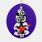 Hei Tiki spielt ukelele Keramik Ornament (Links)