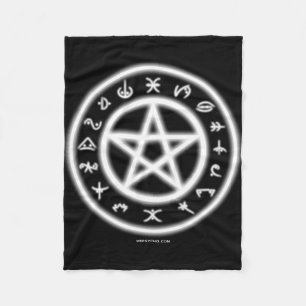 Heidnische Symbole Fleecedecke
