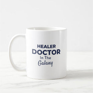 Heilender Arzt in der Galaxie-Typografie-Design Kaffeetasse