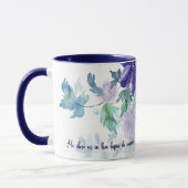 Heilig und unschuldig, lila Aquarellblüte Tasse (Links)